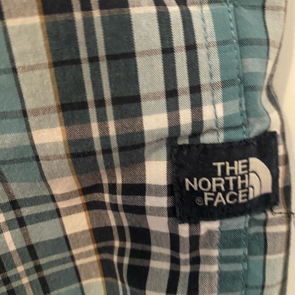The North‎ Face Plaid Short Sleeve Button Down Shirt (Men's Medium)Blue - Picture 2 of 7